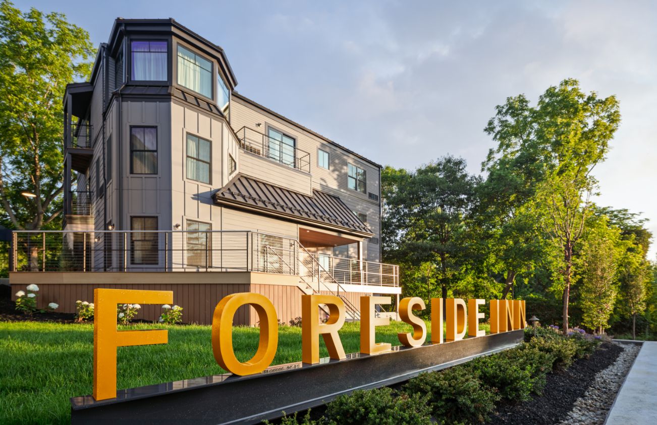 Foreside Inn 2607 002 Exterior Front Sign Sunrise