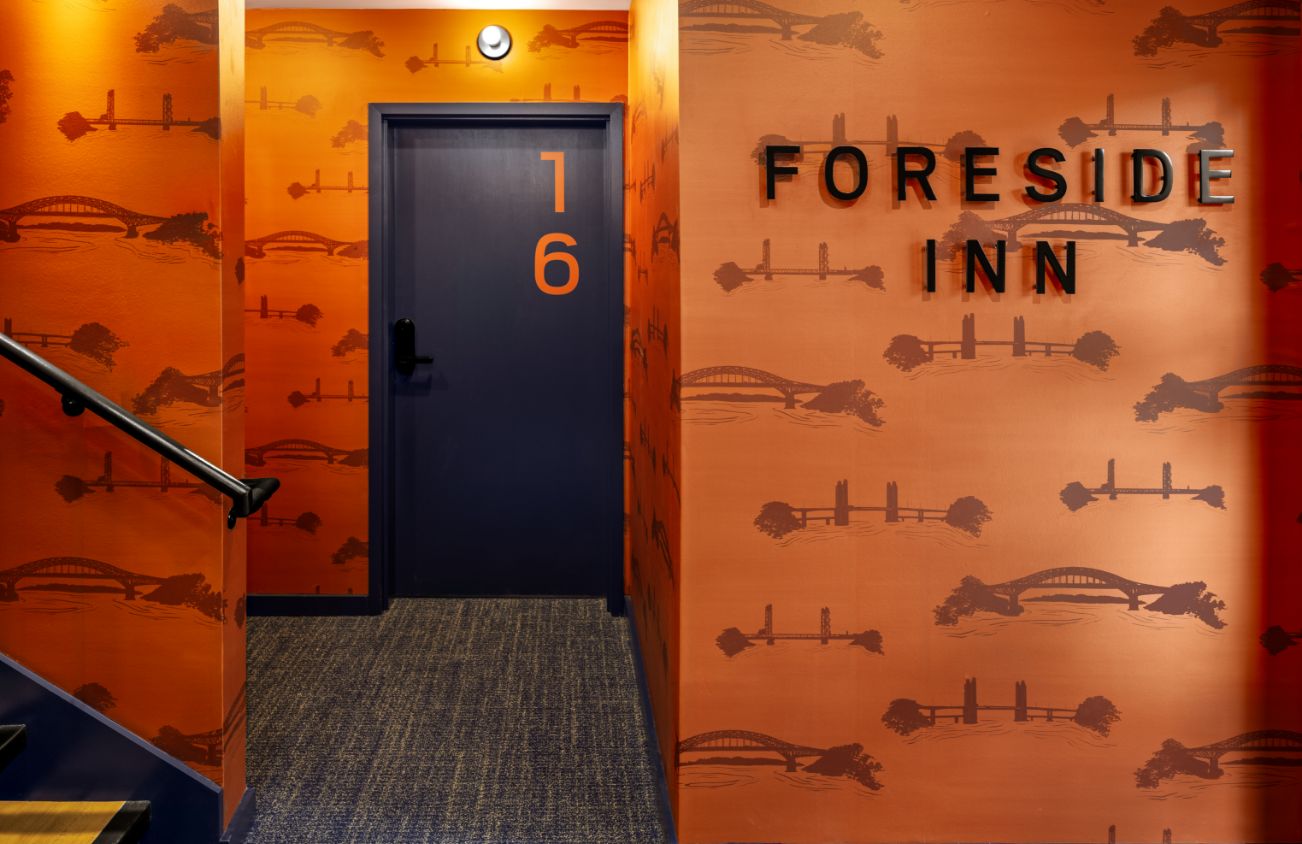 Foreside Inn 2607 021 Bldg 27 Hallway Sign